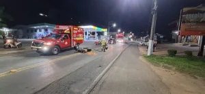 Motociclista de 19 anos fica ferido em acidente entre moto e carro em Ibirama