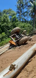 Homem fica ferido após tombamento de trator em Ibirama