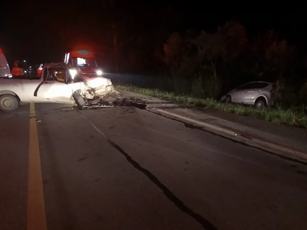 Colisão Entre Dois Carros Deixa Quatro Feridos Na Br 282 (2)