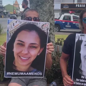 Por Daiane e por todas: moradores de Penha realizam caminhada silenciosa contra o feminicídio