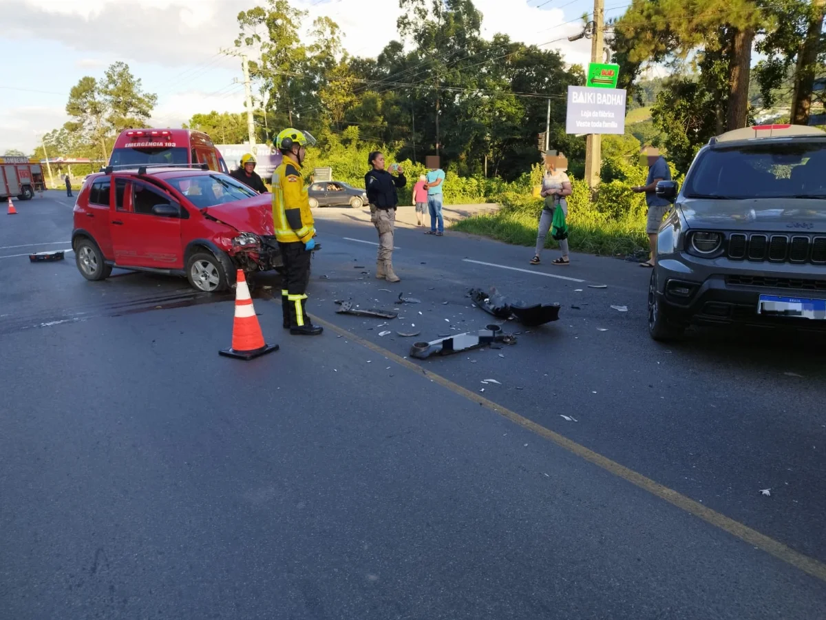 Duas Pessoas Ficam Feridas Em Acidente Na Br 470 Em Rio Do Sul (2)