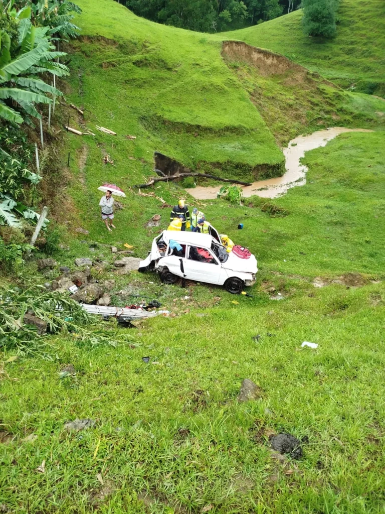 Motorista Fica Ferido Após Sair Da Pista E Cair Em Ribanceira Na Sc 350, Em Ituporanga (1)