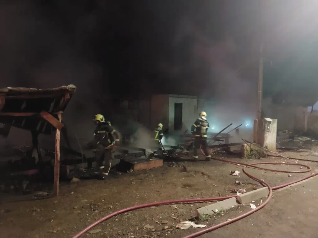 Tragédia Na Serra Família Morre Carbonizada Em Incêndio Que Destruiu Residência (1)
