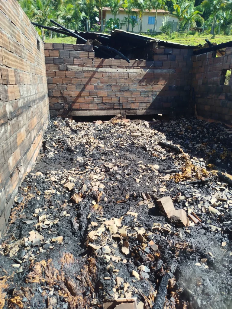 Incêndio atinge estufa de fumo em Leoberto Leal e causa prejuízo de R$ 200 mil