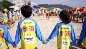 Estação verão: Programa Golfinho prevê formar mais de 6 mil crianças durante a alta temporada