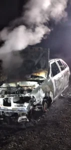 Veículo abandonado é destruído por incêndio em Pouso Redondo