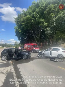 Mulher e criança são encaminhadas ao hospital após colisão em Lontras