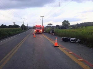 Homem fica ferido após queda de moto na SC-112 em Agrolândia