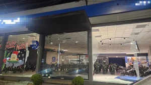 Quadrilha invade loja e furta 12 motocicletas em Itajaí