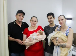 Irmãs dão à luz no mesmo dia e no mesmo hospital em que nasceram em Blumenau