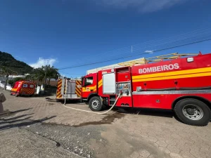 Empresa é atingida por incêndio em Rio do Sul