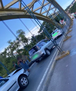 Acidente com três carros é registrado na Ponte dos Arcos em Rio do Sul
