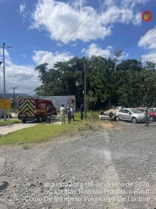 Jovem de 21 anos fica ferido em capotamento, em Lontras