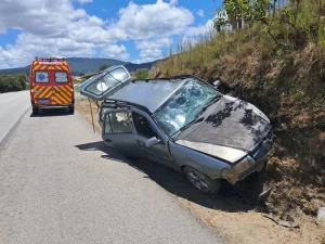 Motorista fica ferido após sair da pista na BR-282 em Bom Retiro