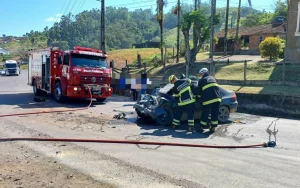 Bombeiros Voluntários de Presidente Getúlio atendem acidente de trânsito na SC-340 no Bairro Niterói
