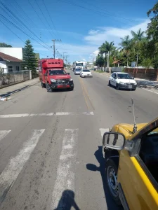 Bombeiros Voluntários de Presidente Getúlio atendem colisão entre carro e moto no centro da cidade