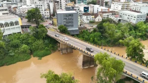 Obras da Casan exigem interdição de pista da ponte Curt Hering, em Rio do Sul