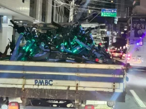 Prefeitura recolhe patinetes de empresa irregular em Balneário Camboriú
