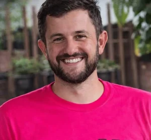 Trabalhador morre após choque elétrico e queda de 6 metros durante montagem de show em SC