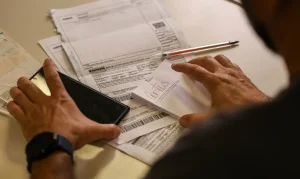 Salário mínimo de R$ 1.621 começa a ser pago nesta segunda