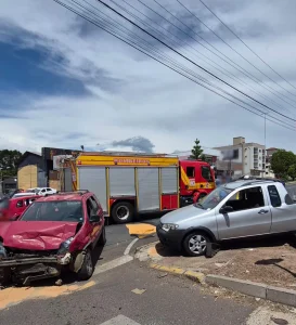 Idoso fica ferido em colisão entre carros em Lages