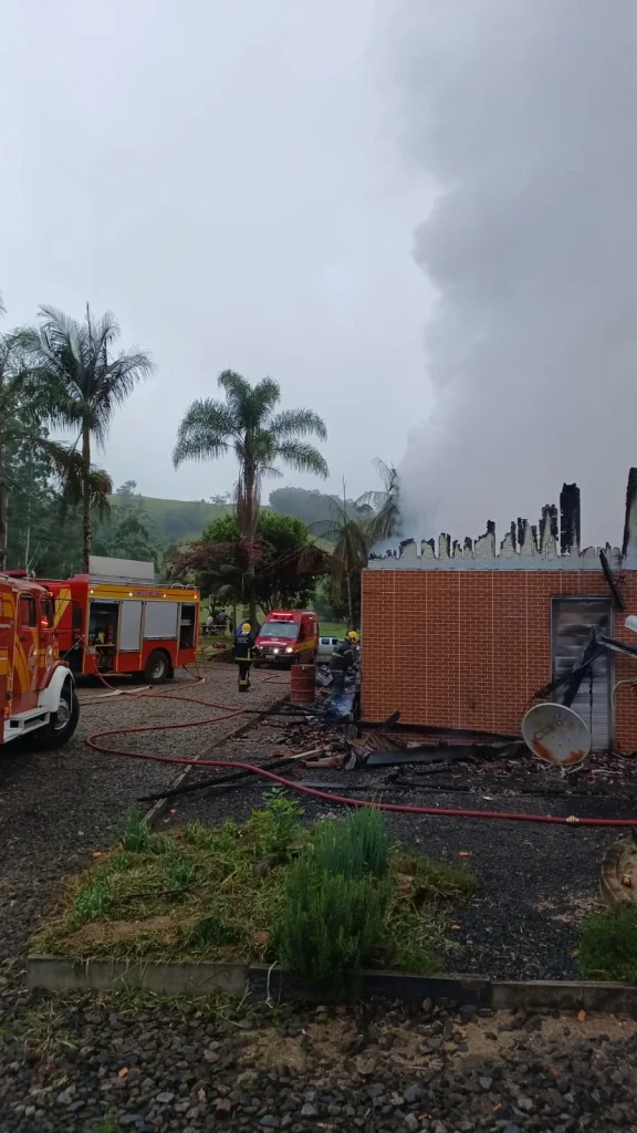 Homem é Agredido E Casas São Incendiadas Durante Assalto Em Taió (3)