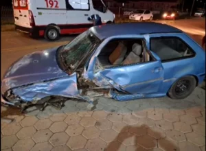 Colisão entre Gol e Jetta deixa três feridos no Centro de José Boiteux