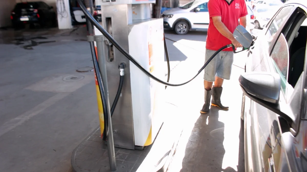 Sequência 01.00 06 04 27.quadro029