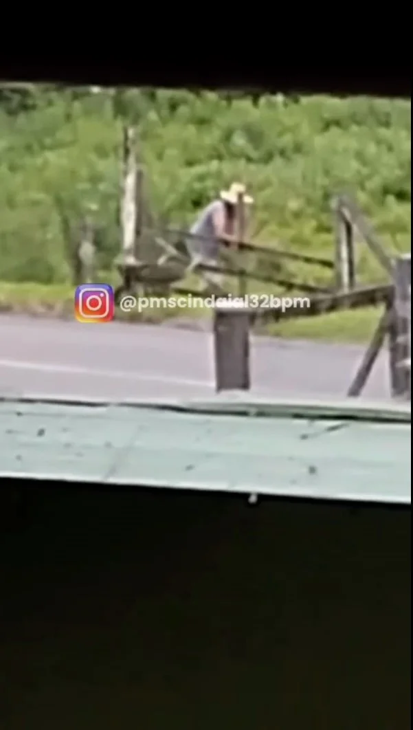 Sequência 01.00 06 46 00.quadro031