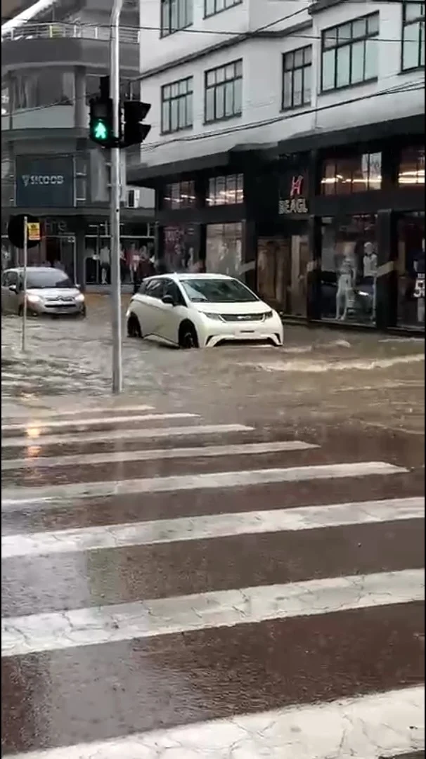 Sequência 01.00 09 17 14.quadro043
