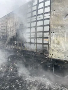 Incêndio atinge carga de carreta na BR-282 em Bom Retiro