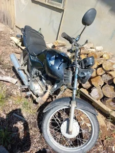 Motocicleta furtada é recuperada no Centro de Lontras