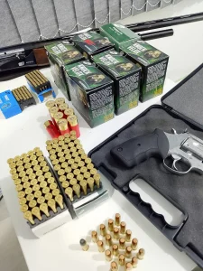 Polícia Civil apreende armas e grande quantidade de munição em Pouso Redondo