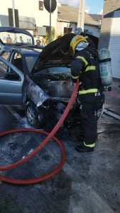 Incêndio atinge veículo em área central de Rio do Sul