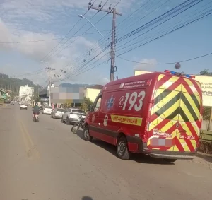 Colisão entre carro e moto mobiliza bombeiros no Centro de Presidente Getúlio
