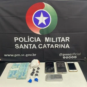 PM prende homem por tráfico e apreende mais de 100 gramas de cocaína