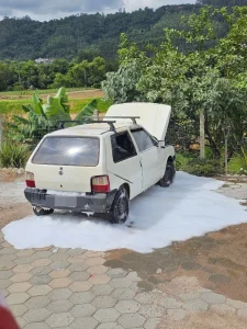 Proprietário controla incêndio em veículo antes da chegada dos bombeiros em Presidente Getúlio