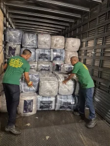 Havan envia 1.500 edredons e 300 travesseiros para famílias atingidas pelas chuvas em Juiz de Fora (MG)