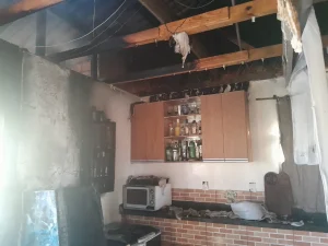 Princípio de incêndio atinge salão de festas em residência