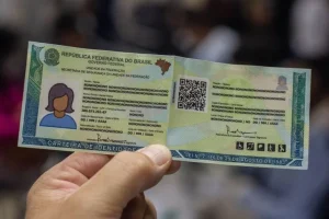 Carteira de identidade física ainda é exigida para viagens internacionais em países do Mercosul