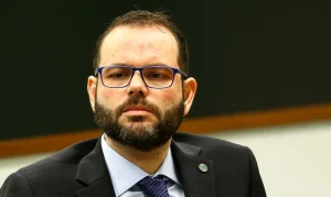 Relator no TSE vota contra cassação do senador Jorge Seif