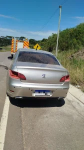 Veículo pega fogo em rodovia estadual, em São Joaquim
