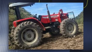 Trator furtado em Agronômica
