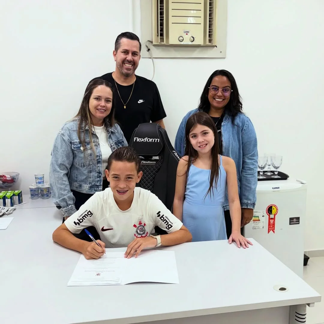 𝓒𝓞𝓝𝓣𝓡𝓐𝓣𝓞 𝓐𝓢𝓢𝓘𝓝𝓐𝓓𝓞! ⚫️⚪️parabenizamos Nosso Atleta João Luka Pela Assinatura De S (1)