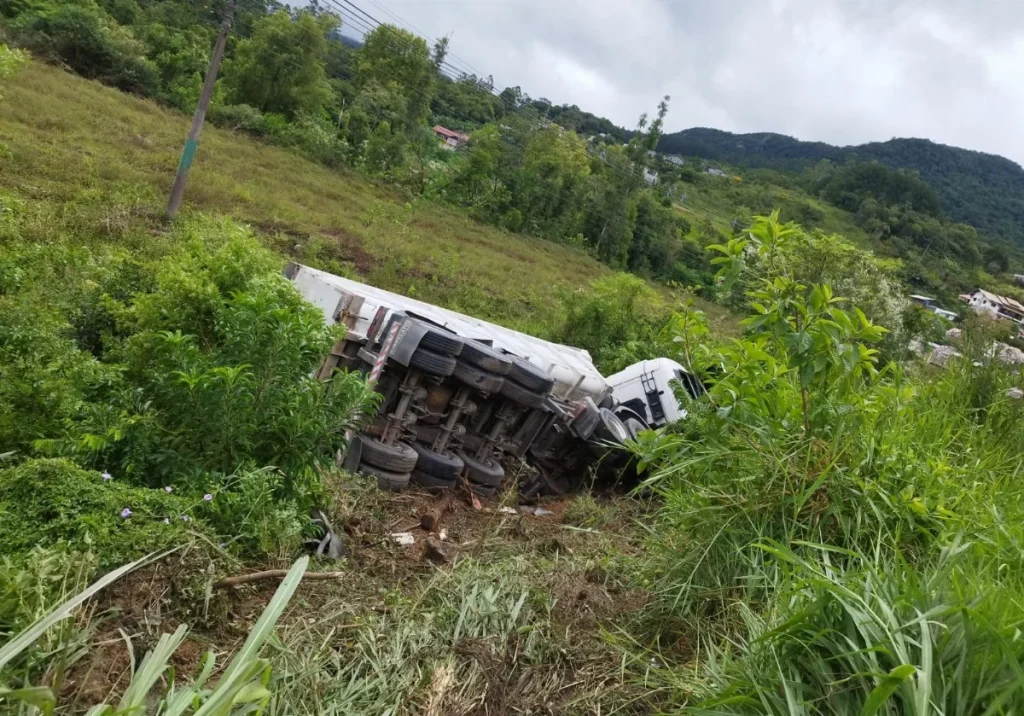 Acidente Em Rio Do Sul (1)