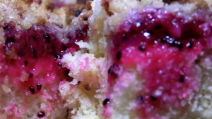 Aprenda a preparar uma cuca de pitaia