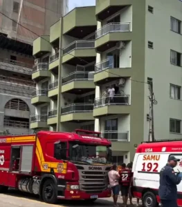 Trabalhador morre e outro fica ferido após queda do terceiro andar de prédio em SC