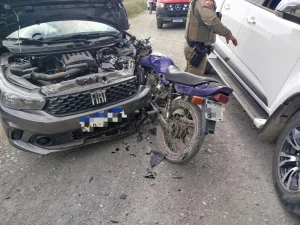 Colisão entre moto e carro deixa jovem ferido em Imbuia