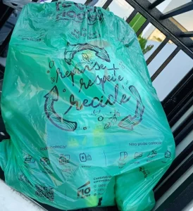 Sacos verdes para o lixo reciclável são distribuídos em Rio do Sul