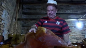 Artesanato em madeira. Conheça o trabalho desenvolvido pelo seu Sebastião Selhorst, de Aurora